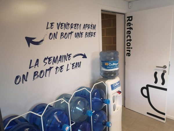 sticker mural habillage mur decoration refectoire trageco